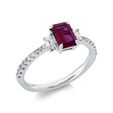 Ring 18 kt WG, 2 Sm.schliff 0,23 ct, TW-vsi, 18 Brill. 0,17 ct, TW-vsi, 1 Rubin 0,99 ct rot