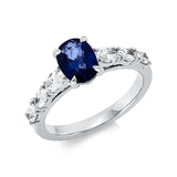 Ring 18 kt WG, 6 Oval 0,72 ct, TW-vsi, 1 Saphir 1,31 ct blau