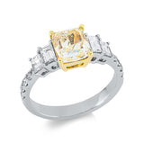 Ring 18 kt, GIA 2486337312, 4 Bag. 0,57 ct, TW-si, 1 Cush 2,13 ct, gelb-si1, 10 Brill. 0,24 ct, TW-si