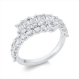 Ring 18 kt WG, 9 Oval 0,78 ct, TW-vsi, 9 Sm.schliff 1,36 ct, TW-vsi