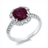 Ring 18 kt WG, 4 Bag. 0,21 ct, TW-si, 18 Brill. 0,38 ct, TW-si, 1 Rubin 2,46 ct rot