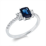 Ring 18 kt WG, 8 Brill. 0,11 ct, 4 Bag. 0,08 ct, F-vsi/si, 8 Brill. 0,07 ct, TW-pi, 1 Saphir 1,10 ct blau