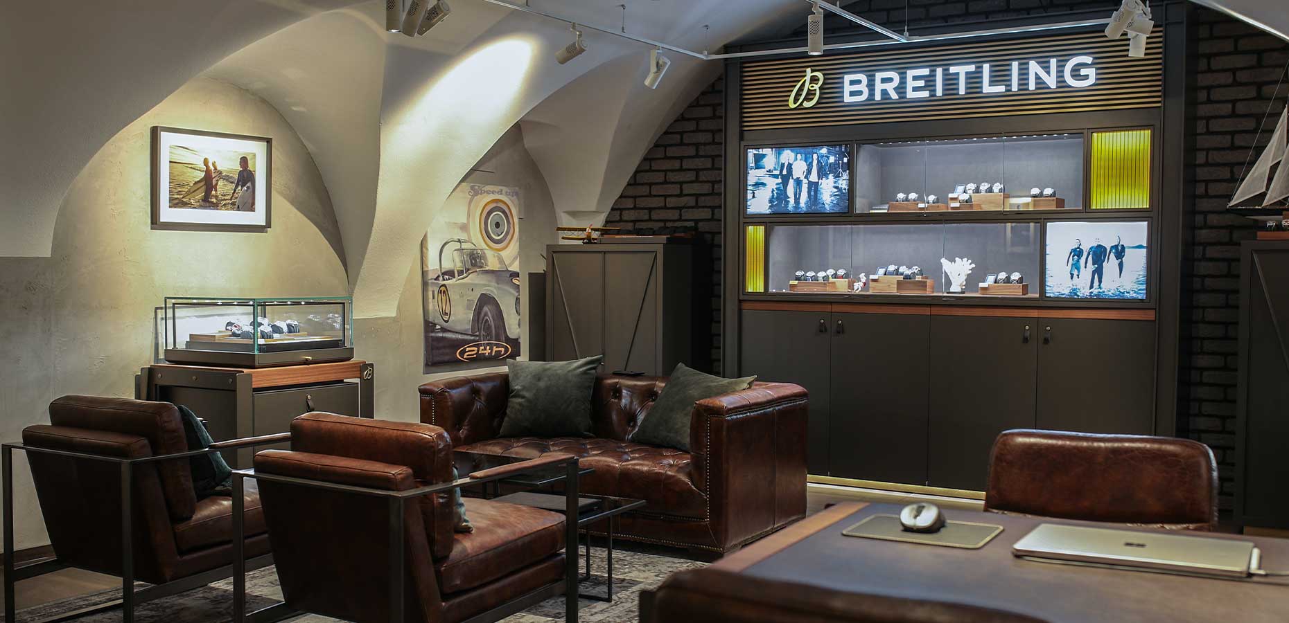  Breitling Concept Store